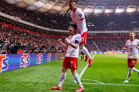 بعد خلافه مع المدرب.. ليفاندوفسكي في مرمى انتقادات وسائل الإعلام البولندية